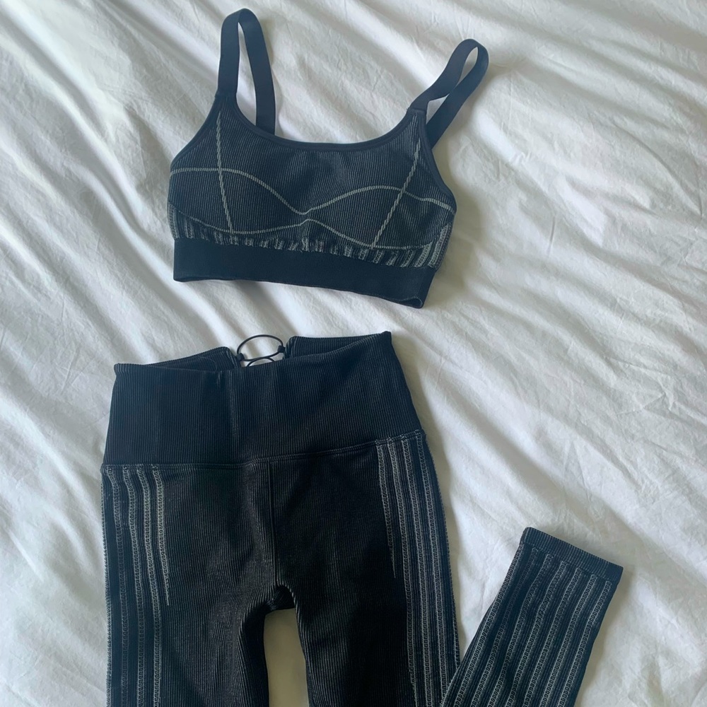 Fabletics sports bra & ribbed leggings set ✨
